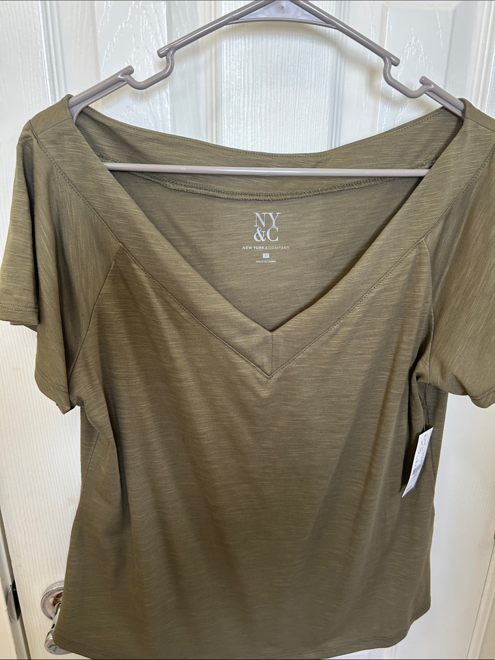 New York & Company Olive Green V-Neck Short Sleeve Tee